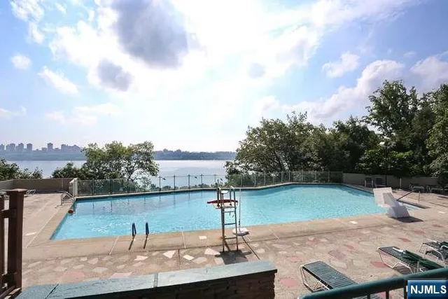 $195,500 | 6 Horizon Road, Unit 1205, Fort Lee, NJ 07024