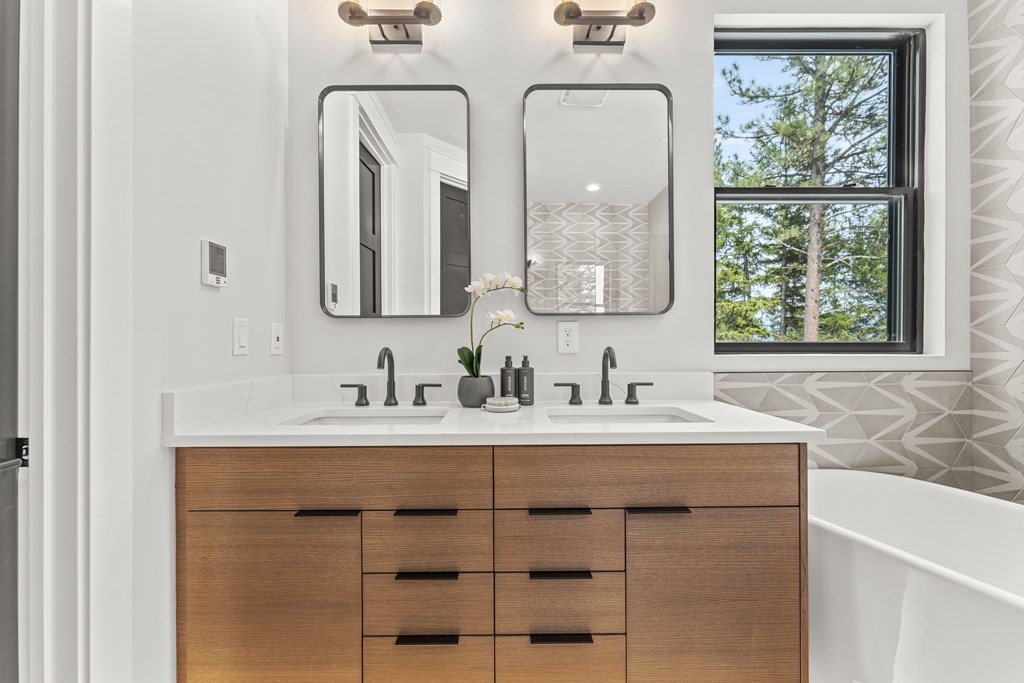 38 Bella View Drive McCall, ID 83638 - Photo 24 of 50 Dual Vanities