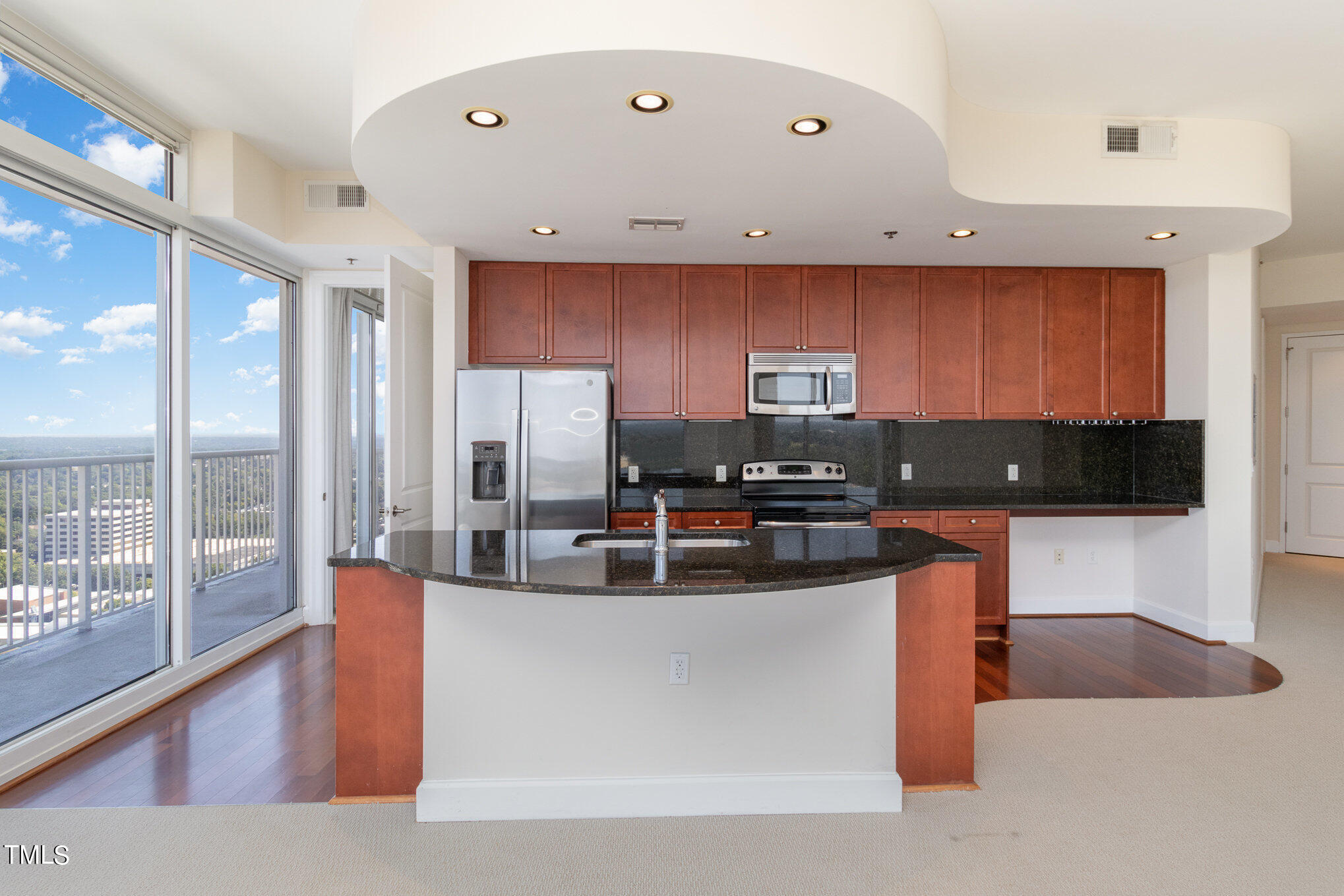 301 Fayetteville Street, Unit 2501 Raleigh, NC 27601 - Photo 11 of 33 Kitchen