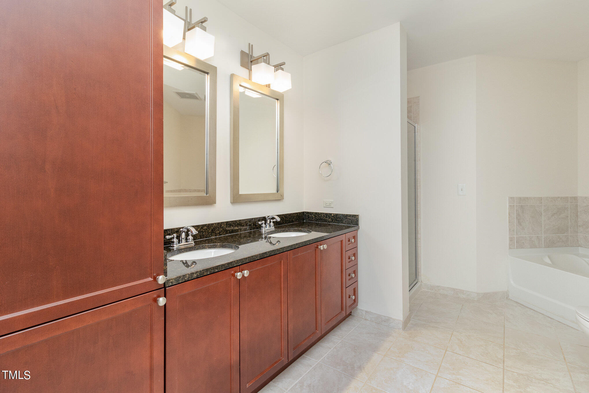 301 Fayetteville Street, Unit 2501 Raleigh, NC 27601 - Photo 15 of 33 Primary Bath