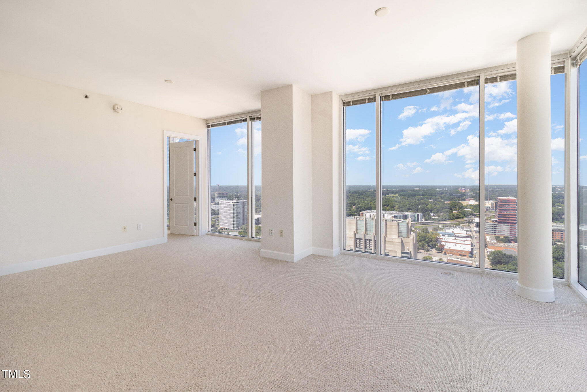 301 Fayetteville Street, Unit 2501 Raleigh, NC 27601 - Photo 6 of 33 Living Room
