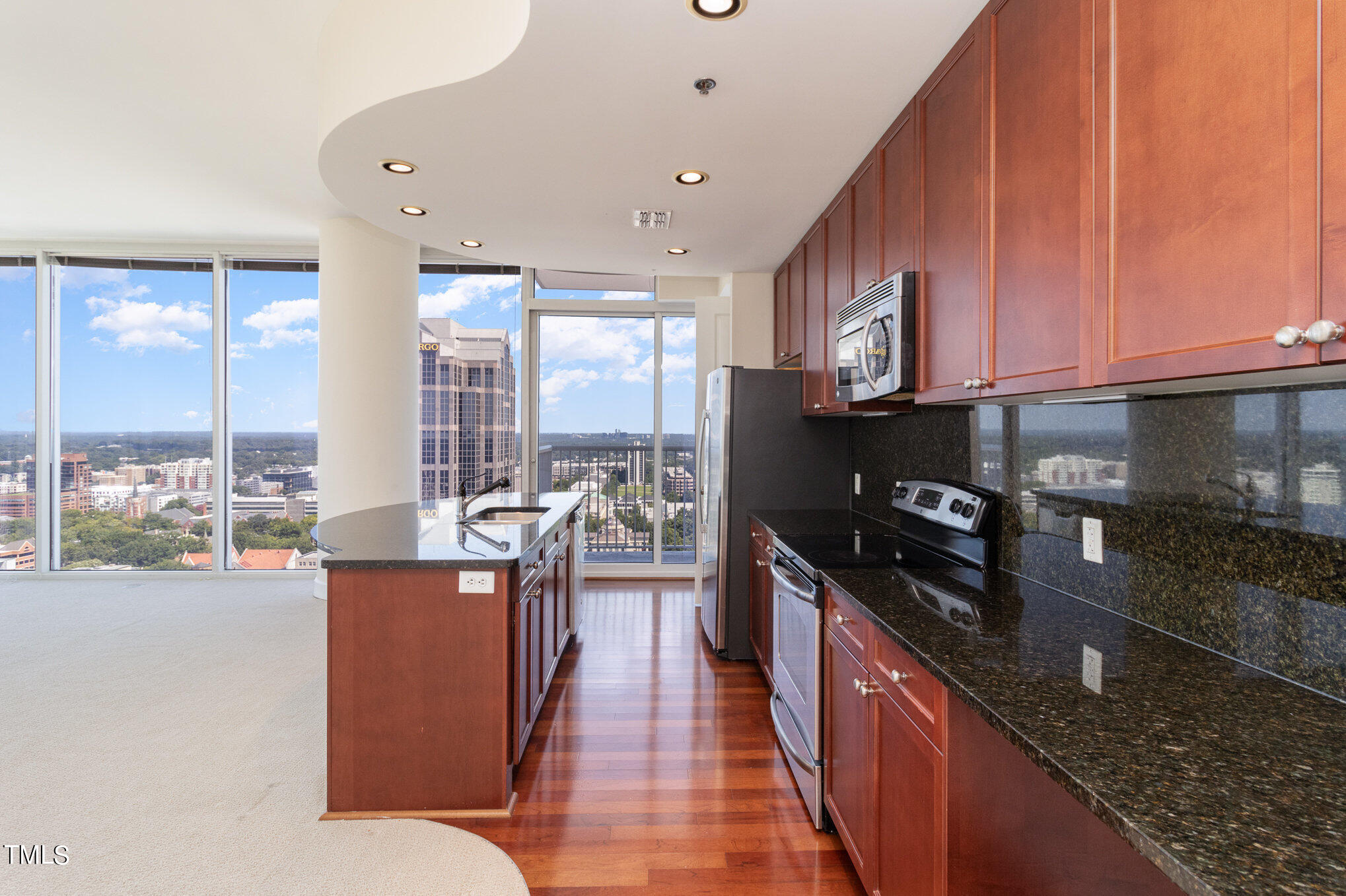 301 Fayetteville Street, Unit 2501 Raleigh, NC 27601 - Photo 9 of 33 Kitchen