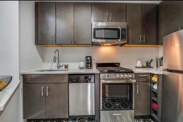 $2,850 | 716 Adams Street, Unit 3W, Hoboken, NJ 07030