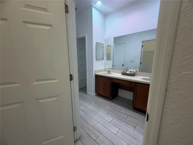 a en suite bathroom with a sink and a mirror