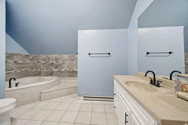 $2,300 | 11224 South Hermosa Avenue, Chicago, IL 60643