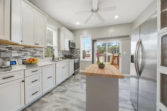 $2,300 | 11224 South Hermosa Avenue, Chicago, IL 60643