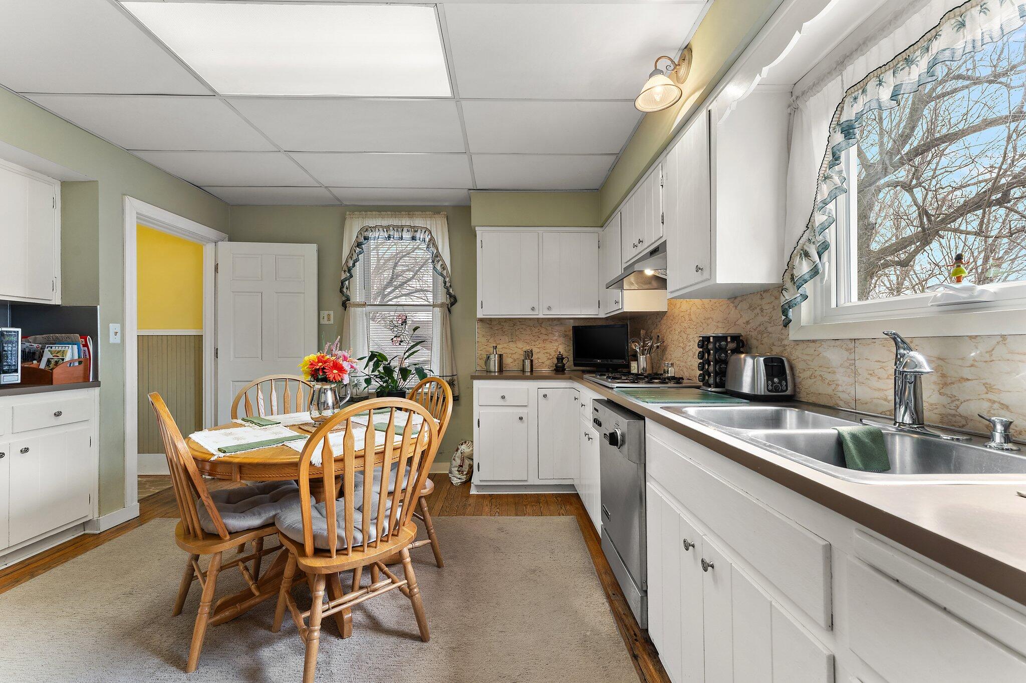 9107 Kleinman Road Highland, IN 46322 - Photo 12 of 22 2048x1365