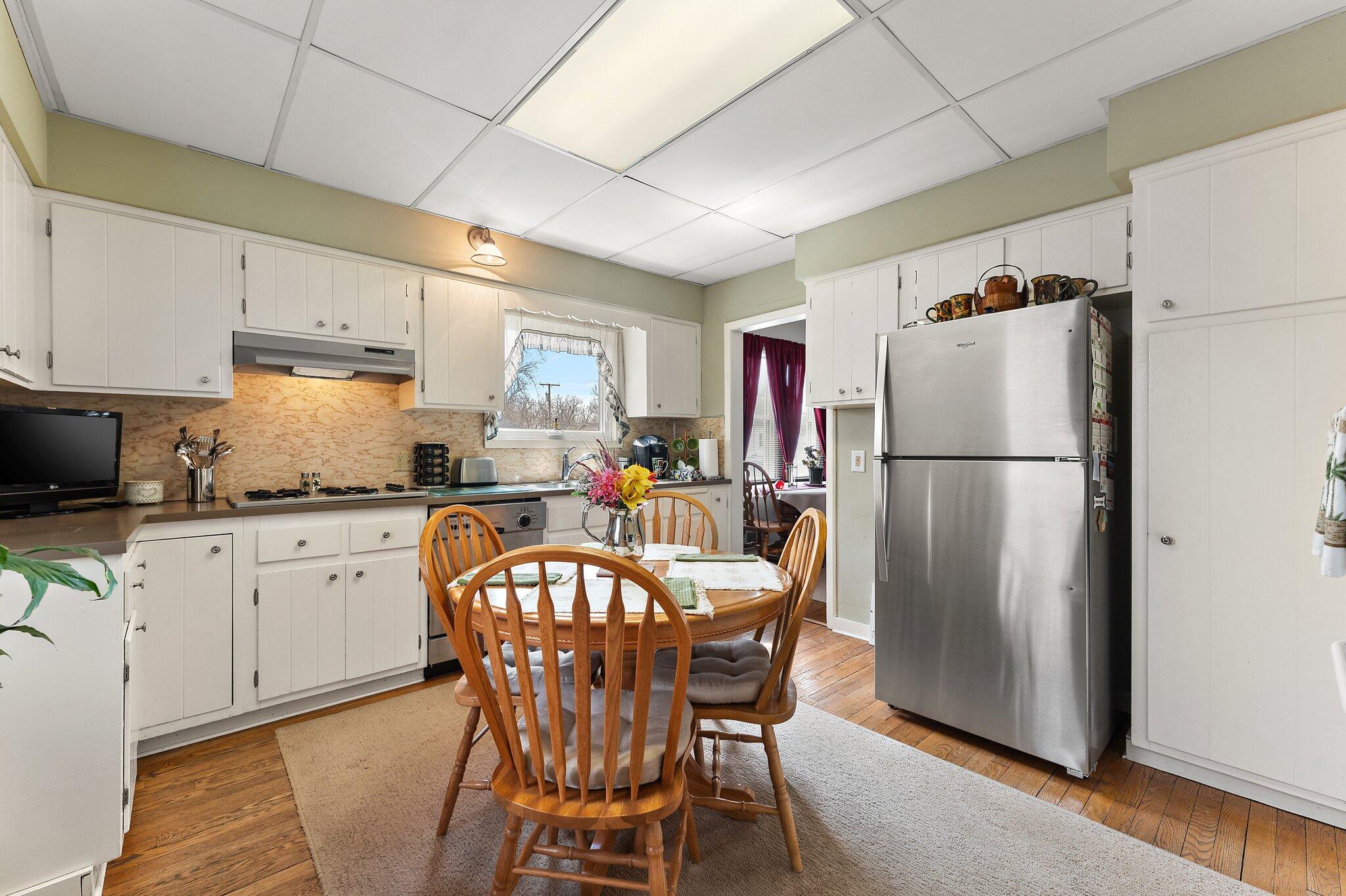 9107 Kleinman Road Highland, IN 46322 - Photo 13 of 22 2048x1365