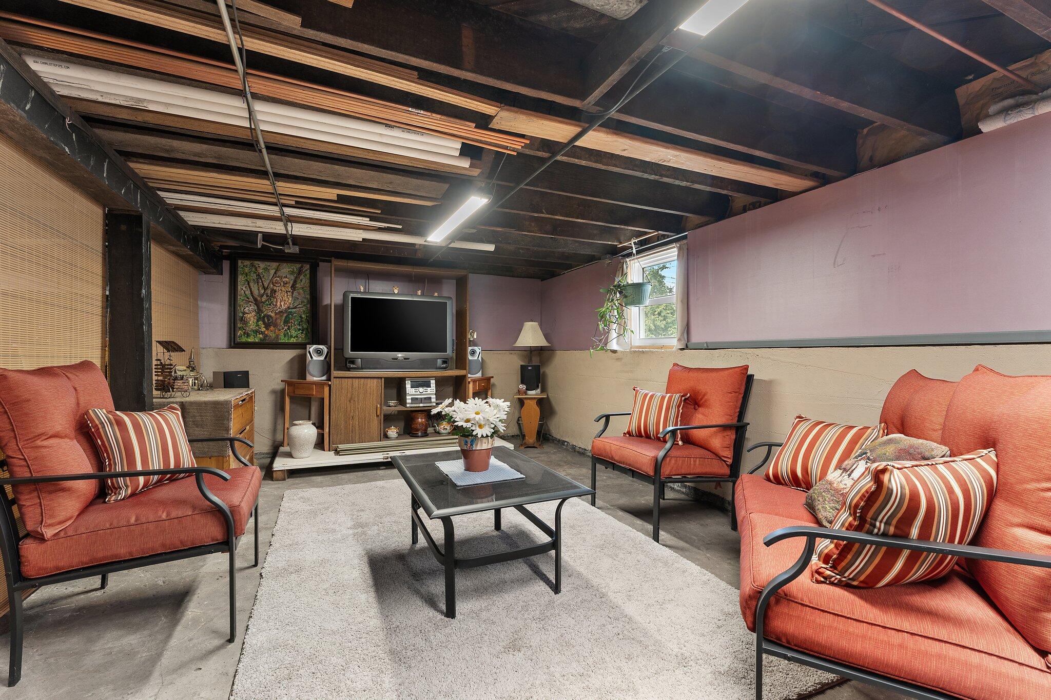 9107 Kleinman Road Highland, IN 46322 - Photo 18 of 22 2048x1365