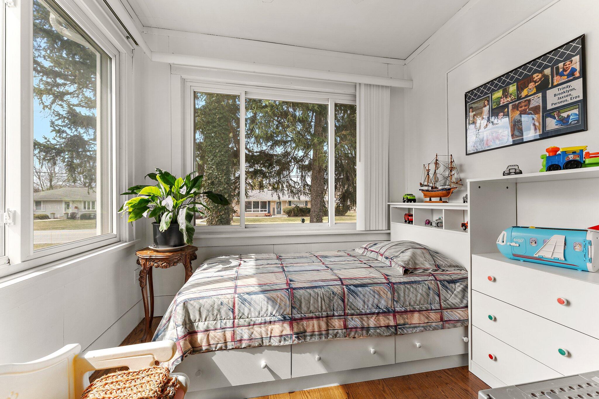 9107 Kleinman Road Highland, IN 46322 - Photo 5 of 22 2048x1365