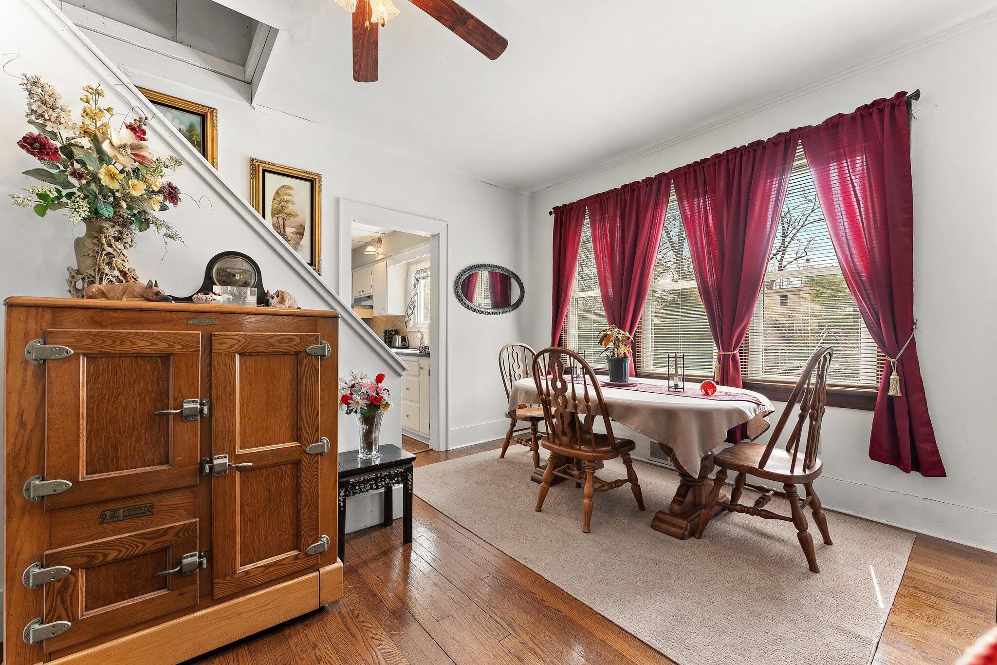 9107 Kleinman Road Highland, IN 46322 - Photo 6 of 22 2048x1365