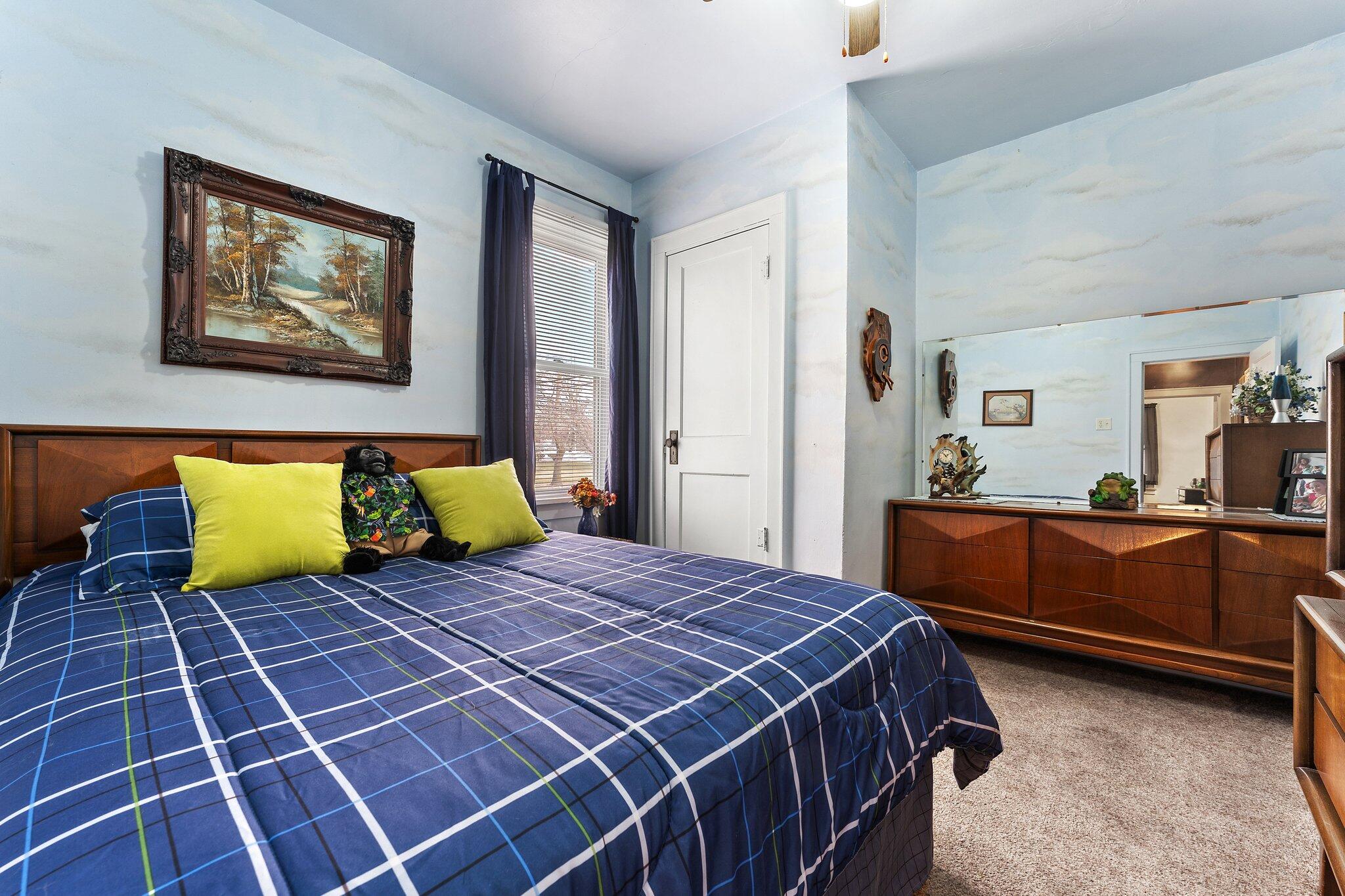 9107 Kleinman Road Highland, IN 46322 - Photo 9 of 22 2048x1365