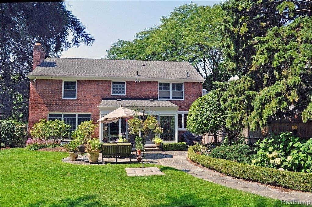 262 Lincoln Road Grosse Pointe, MI 48230 - Photo 25 of 37 262 Lincoln - Exterior Rear.jpg