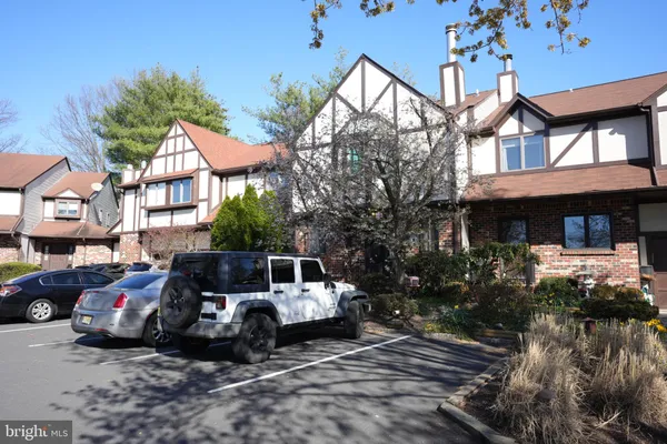 $310,000 | 5 Tudor Court, Ewing, NJ 08628