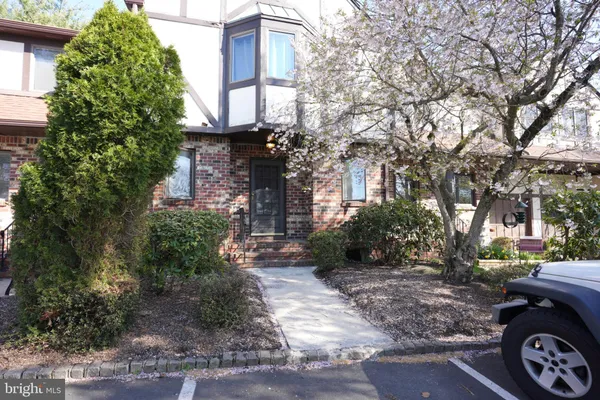 $310,000 | 5 Tudor Court, Ewing, NJ 08628