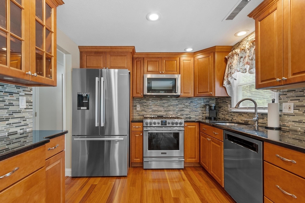 15 Dallas Road Lowell, MA 01854 - Photo 7 of 36