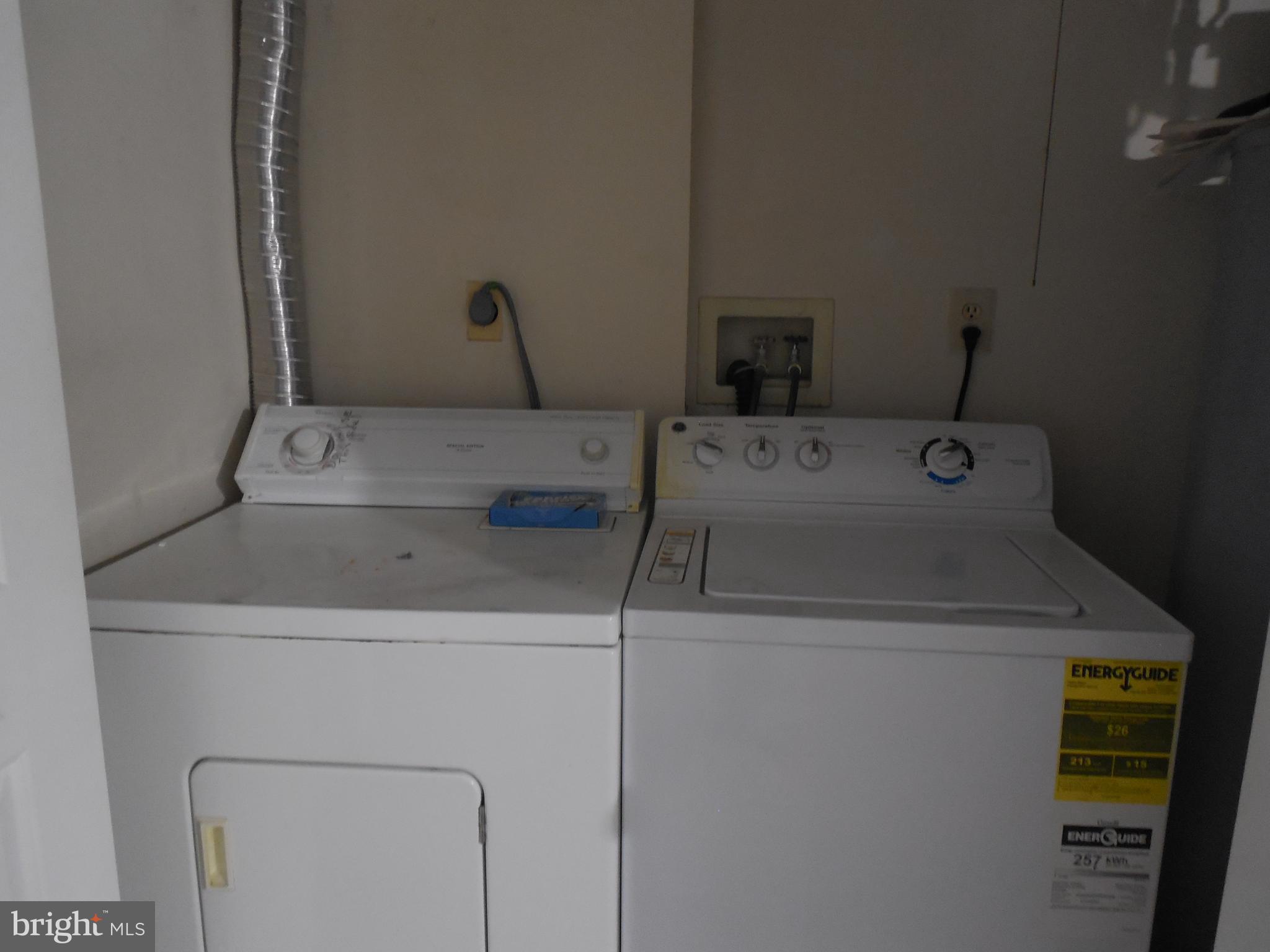 14930 Habersham Circle Silver Spring, MD 20906 - Photo 6 of 26 convenient washer and dryer by family room