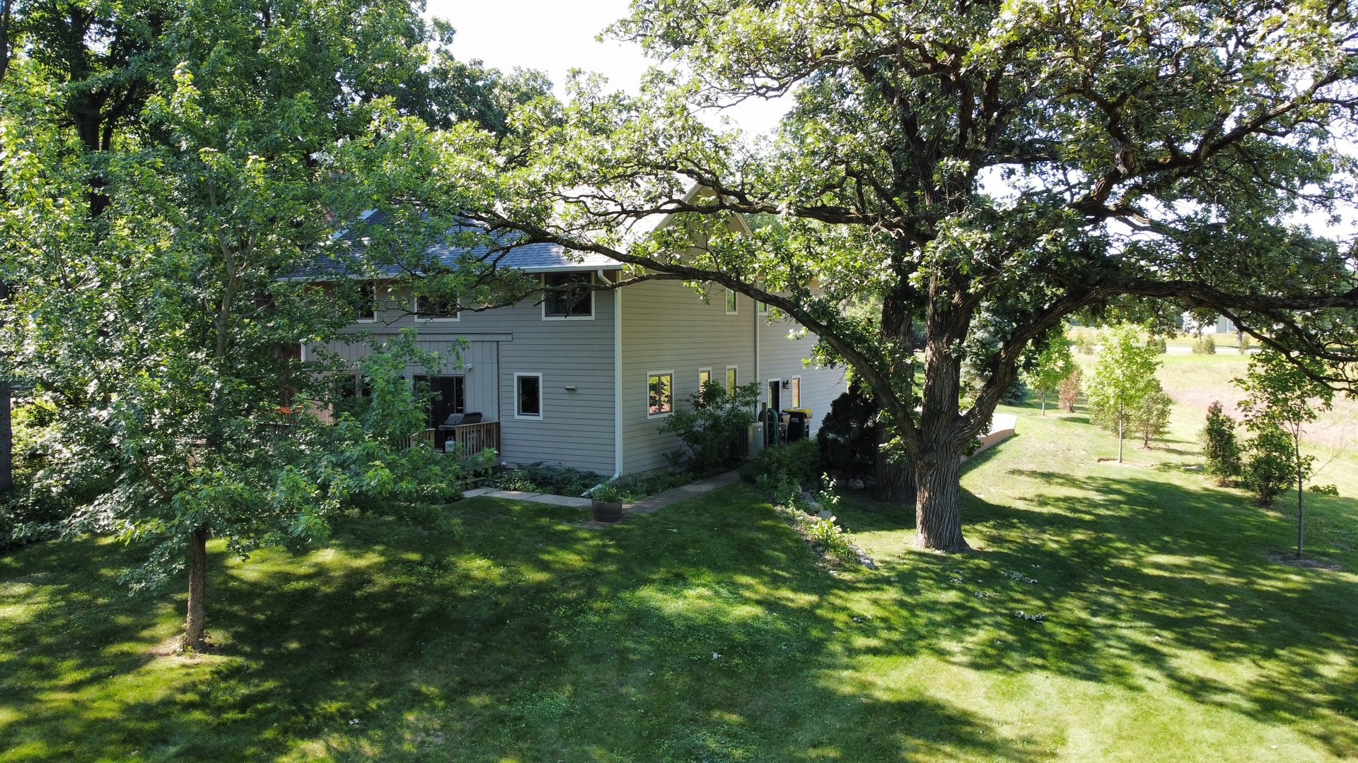 3814 May Lane Spring Grove, IL 60081 - Photo 11 of 18 a front view of a house with garden
