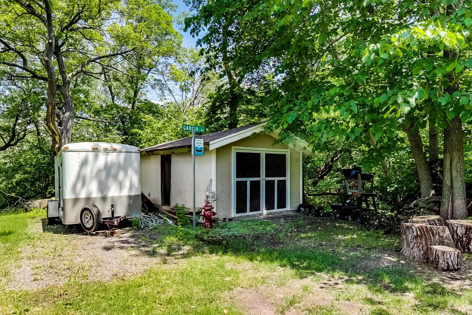 3814 May Lane Spring Grove, IL 60081 - Photo 6 of 18 a front view of house with a garden