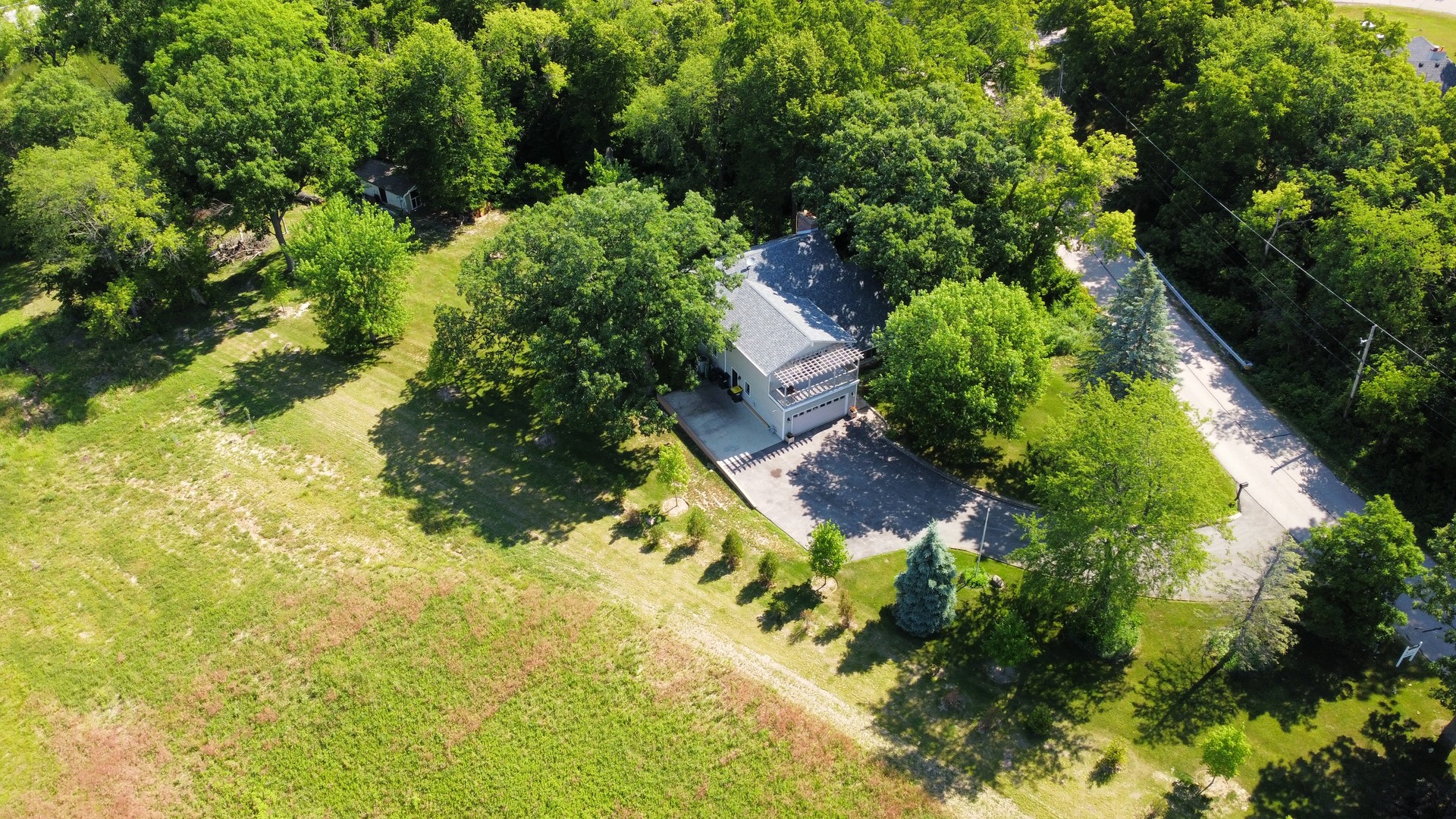 3814 May Lane Spring Grove, IL 60081 - Photo 8 of 18 a view of a garden