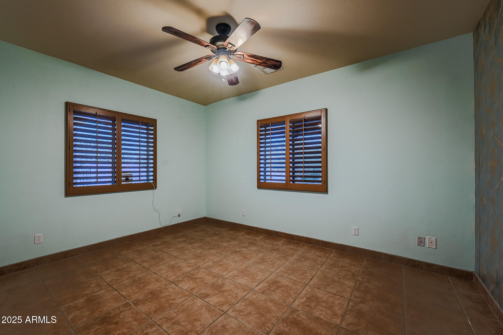 11003 North Hohokam Road Florence, AZ 85132 - Photo 22 of 90 an empty room with windows