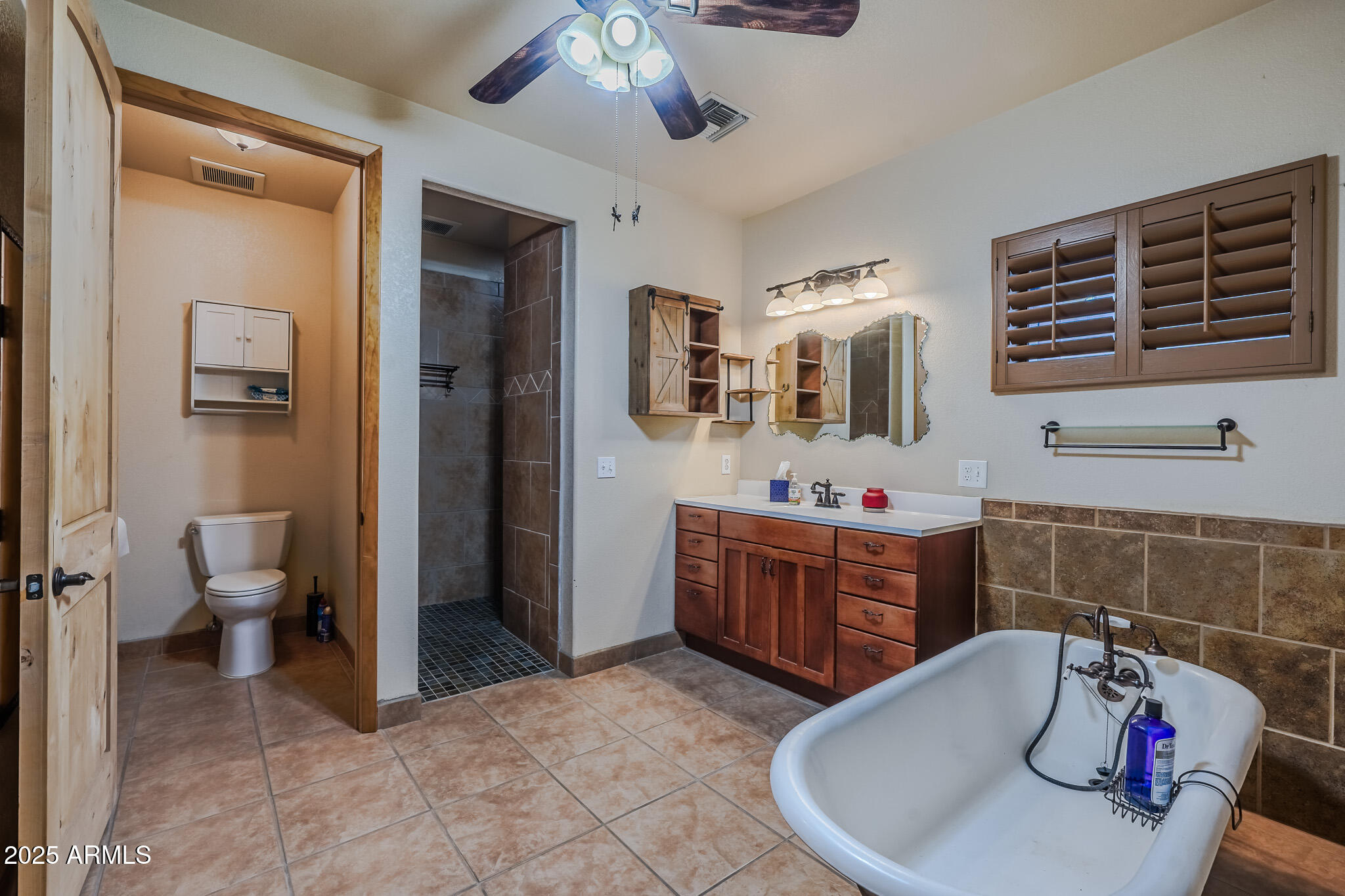 11003 North Hohokam Road Florence, AZ 85132 - Photo 24 of 90 a bathroom with a tub sink and mirror