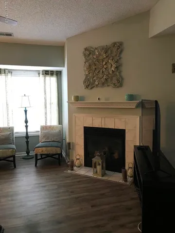 $1,600 | 4146 Breezewood Drive, Unit 202, Wilmington, NC 28412