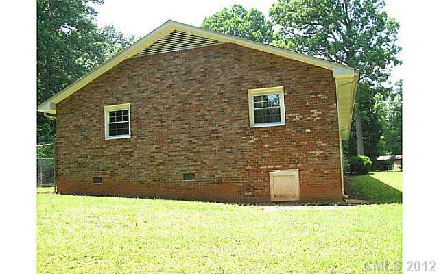 309 Randolph Road Dallas, NC 28034 - Photo 4 of 16 Gallery Image 4