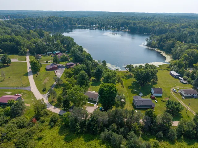 $399,999 | 12596 Marilyn Drive, Leroy, MI 49655