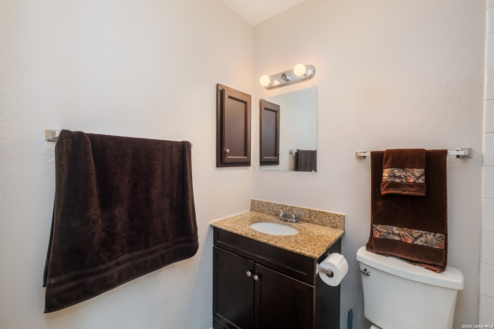 113 Friendswood Path Universal City, TX 78148 - Photo 12 of 30 a bathroom with a sink and a mirror