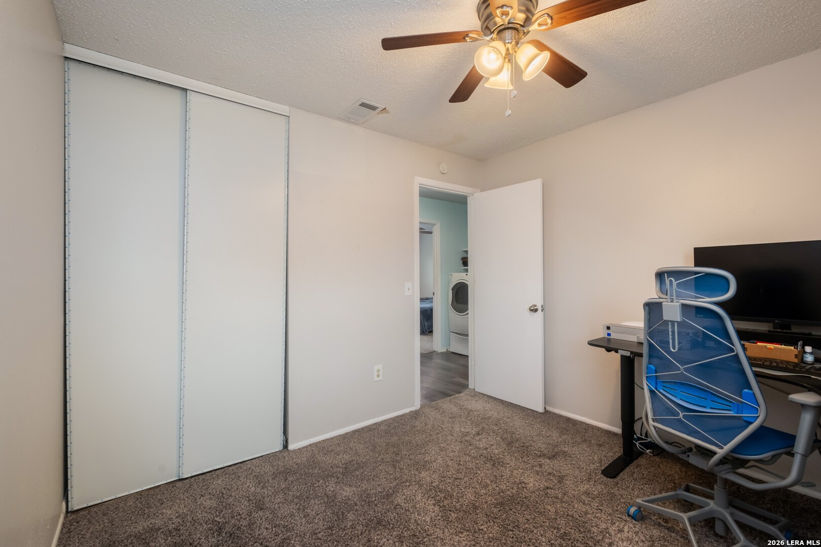 113 Friendswood Path Universal City, TX 78148 - Photo 20 of 30 a livingroom with a workspace