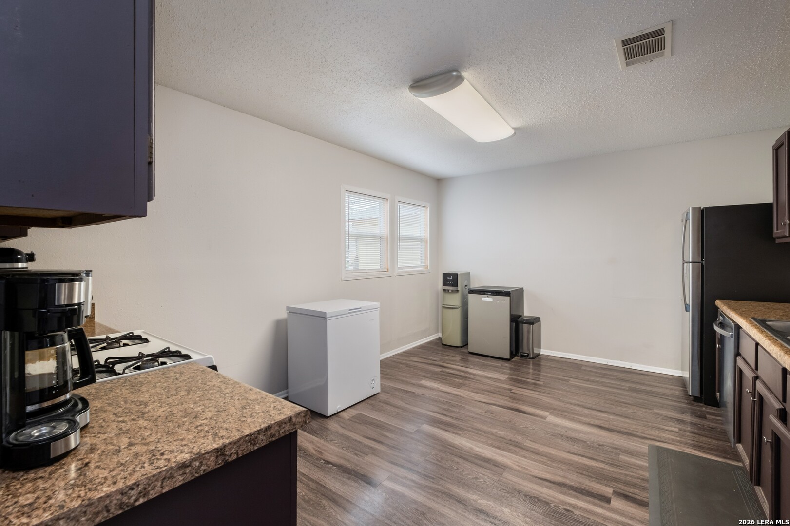 113 Friendswood Path Universal City, TX 78148 - Photo 4 of 30 a kitchen with a stove and a refrigerator