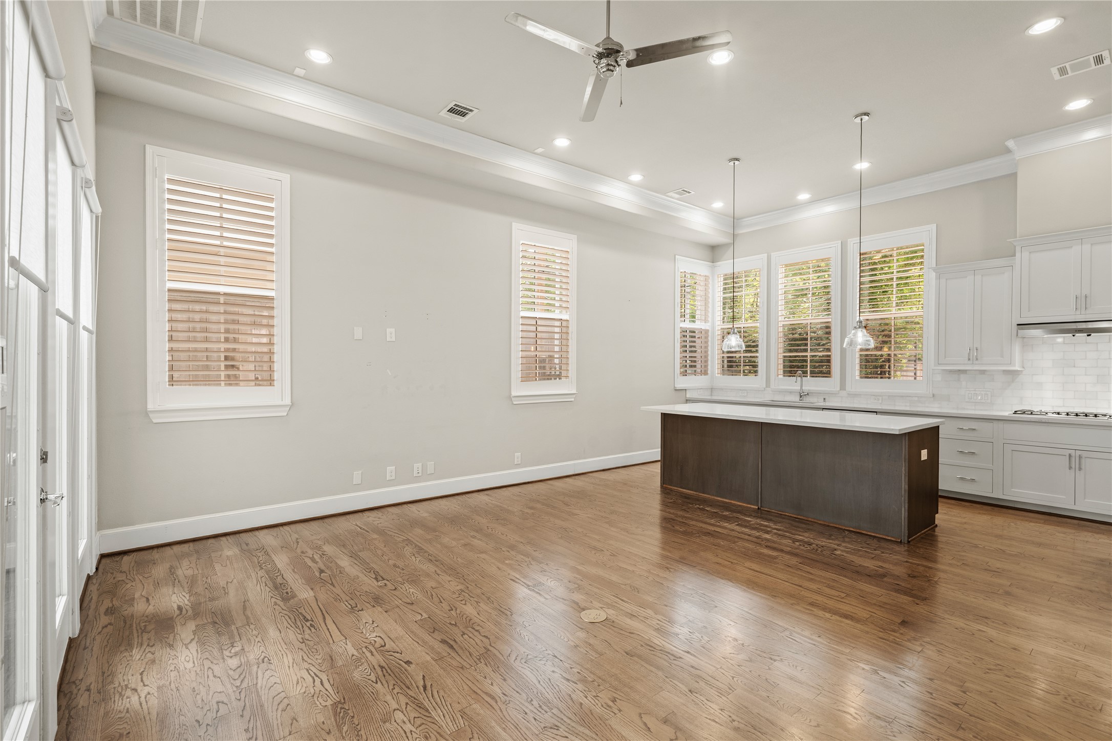 10902 Grove Tree Lane Houston, TX 77043 - Photo 20 of 36