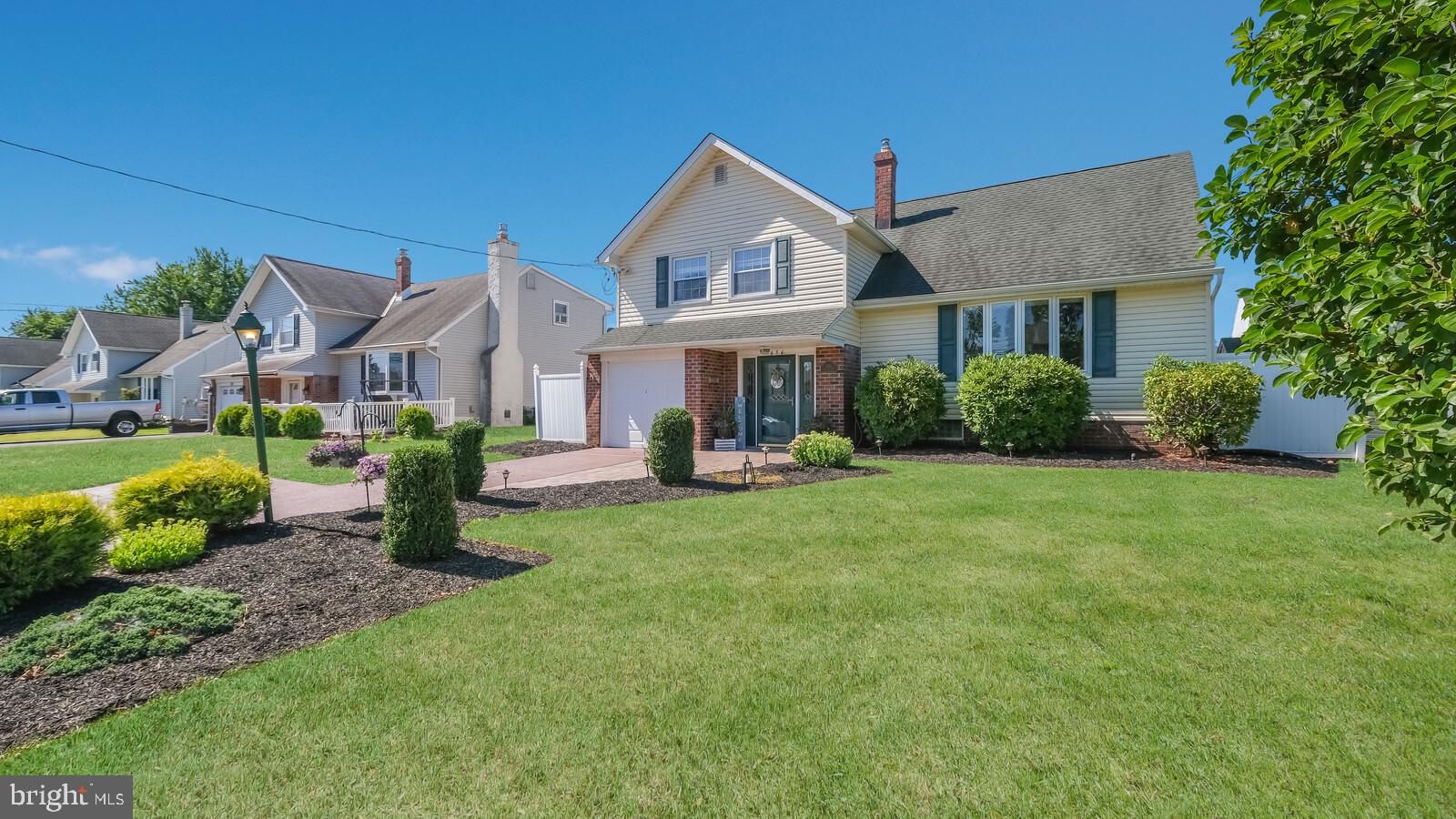 656 Mueller Road Warminster, PA 18974 - Photo 3 of 40 Front Yard