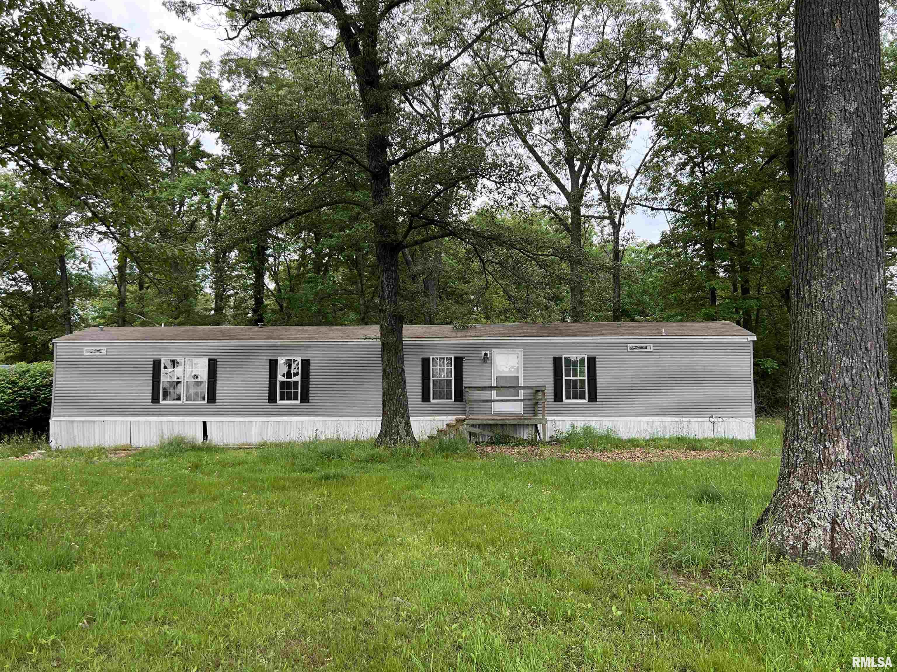601 Jeff Road Centralia, IL 62801 - Photo 1 of 26