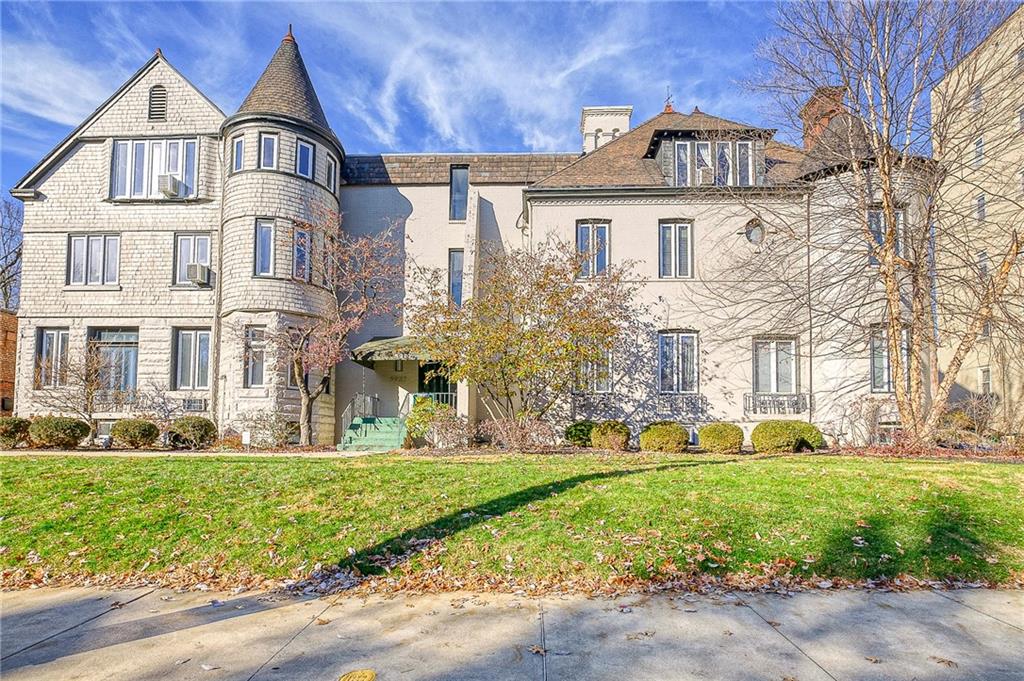 5927 Howe Street, Unit 302 Pittsburgh, PA 15232 - Photo 1 of 15 Gallery Image 1