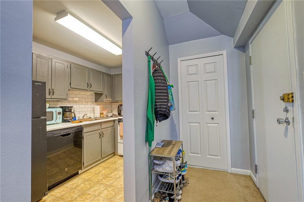 5927 Howe Street, Unit 302 Pittsburgh, PA 15232 - Photo 2 of 15 Gallery Image 2