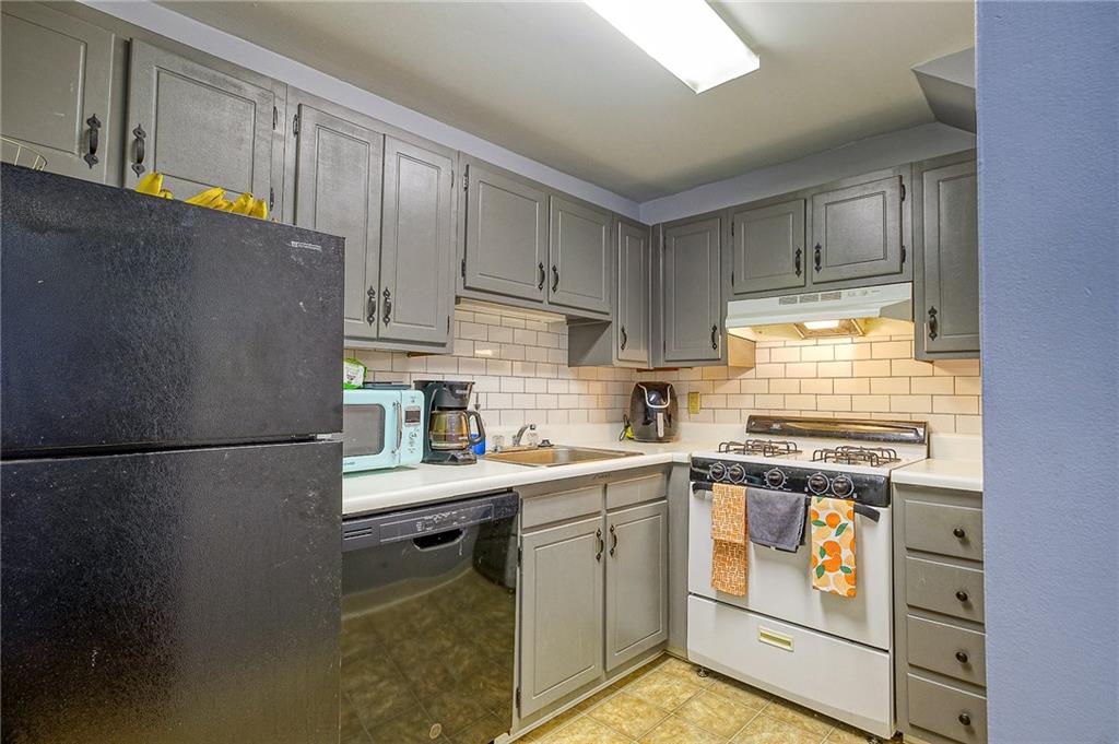 5927 Howe Street, Unit 302 Pittsburgh, PA 15232 - Photo 3 of 15 Gallery Image 3