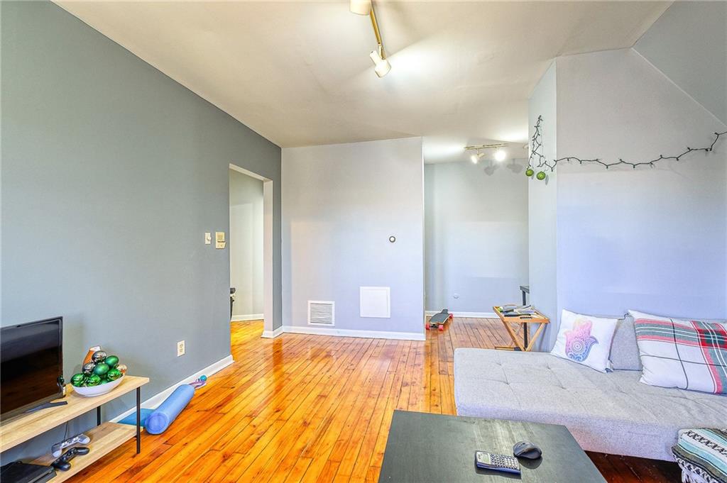 5927 Howe Street, Unit 302 Pittsburgh, PA 15232 - Photo 6 of 15 Gallery Image 6