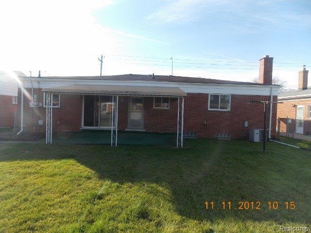 13163 12 Mile Road Warren, MI 48088 - Photo 9 of 9 DSCN9355 (640x480).jpg