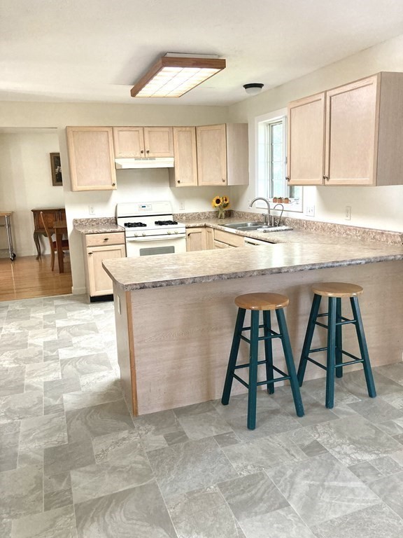 77 Towne Hill Road Haverhill, MA 01835 - Photo 7 of 39 Gallery Image 7