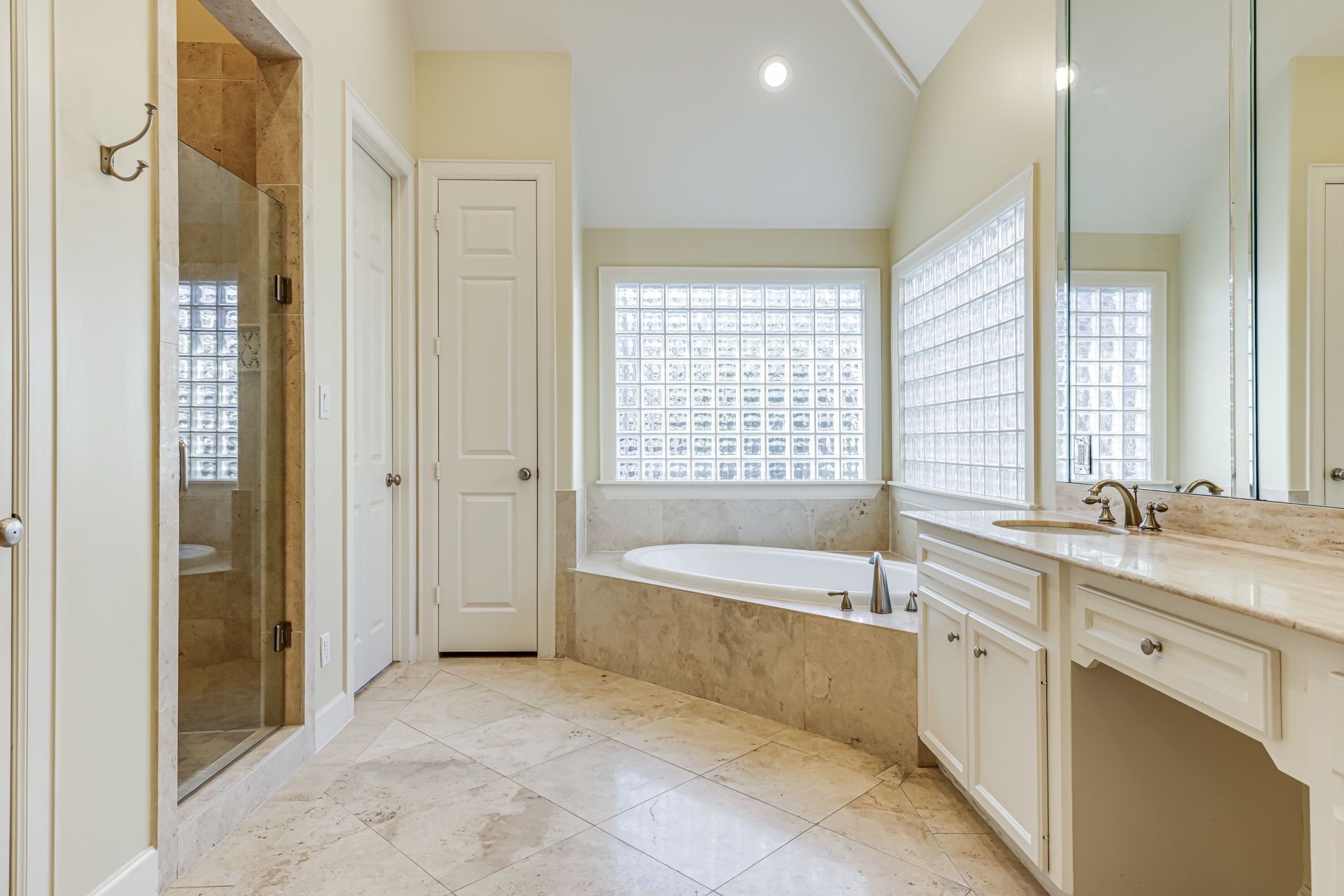 6310 Hermann Lake Drive Houston, TX 77021 - Photo 18 of 39 Spa-like primary bath with dual vanity sinks, make up cabinet, jetted tub, walk-in shower,