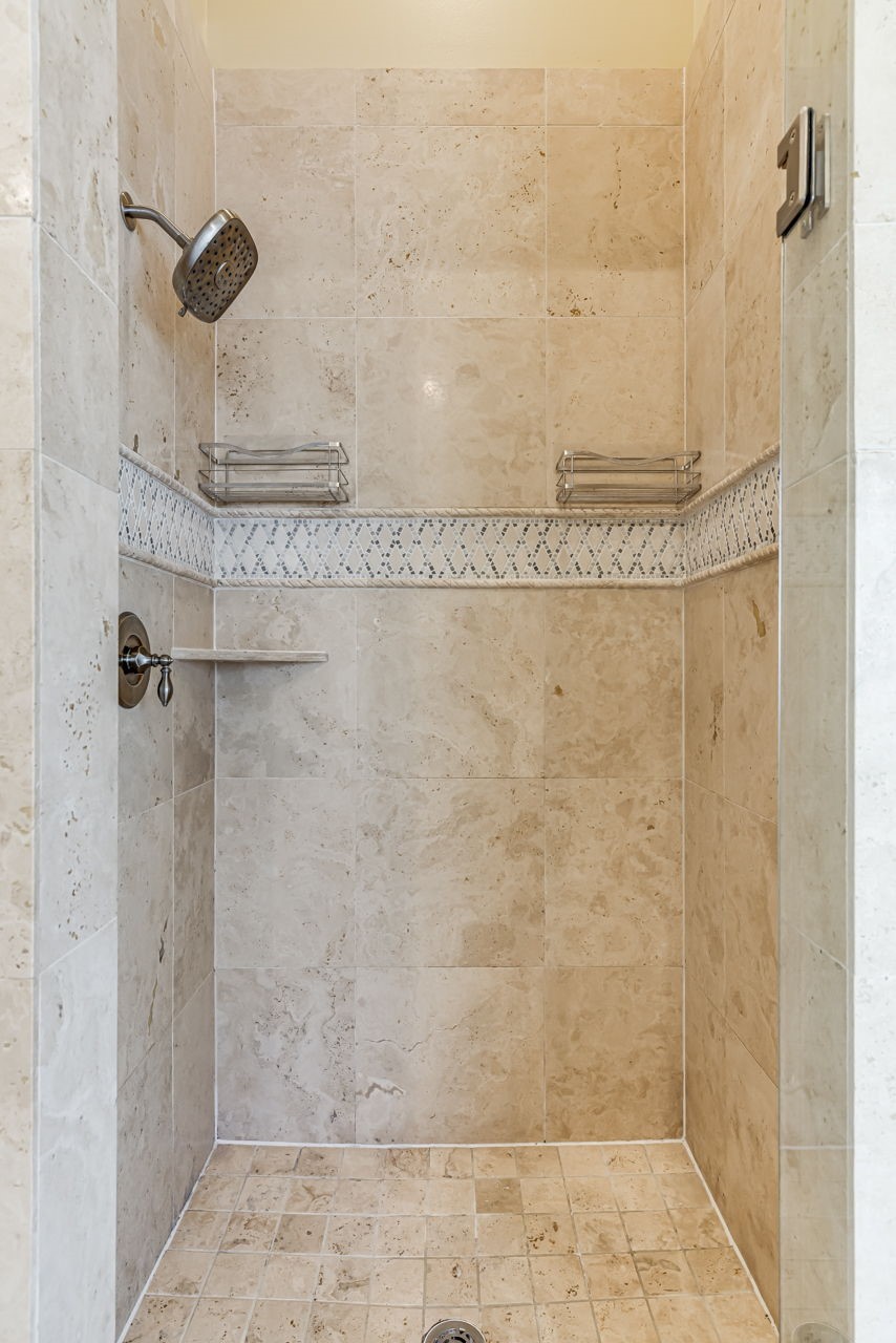 6310 Hermann Lake Drive Houston, TX 77021 - Photo 19 of 39 Primary shower with glass door.