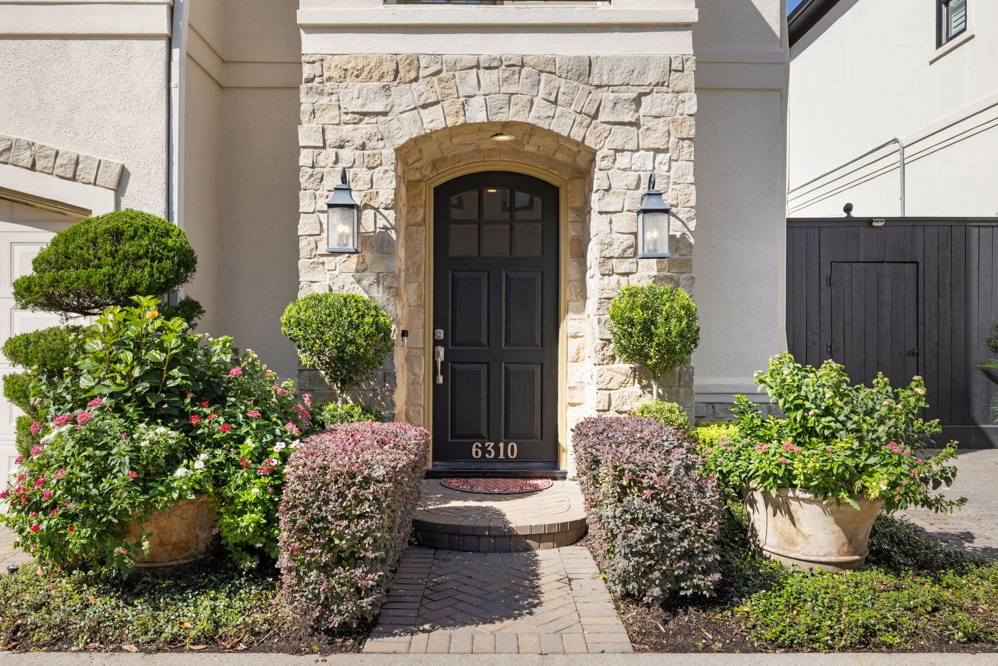 6310 Hermann Lake Drive Houston, TX 77021 - Photo 2 of 39 This stunning 4-bedroom, 4.5-bathroom home is nestled in the heart of the Medical Center’s premier luxury neighborhood