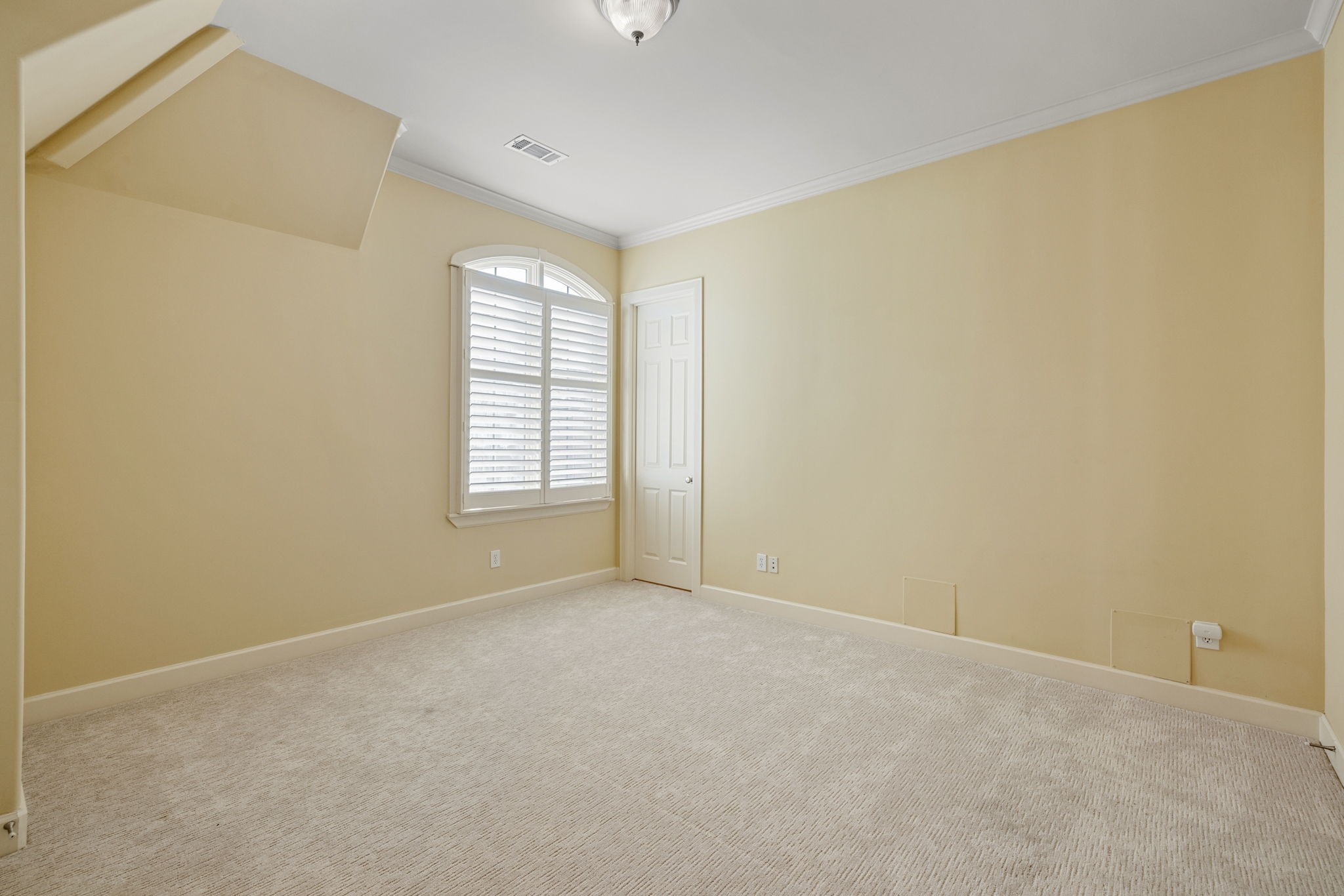 6310 Hermann Lake Drive Houston, TX 77021 - Photo 21 of 39 Each spacious bedroom features its own private en-suite bathroom. This is a view of the secondary bedroom.