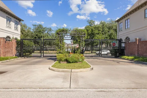 $639,000 | 6310 Hermann Lake Drive, Houston, TX 77021