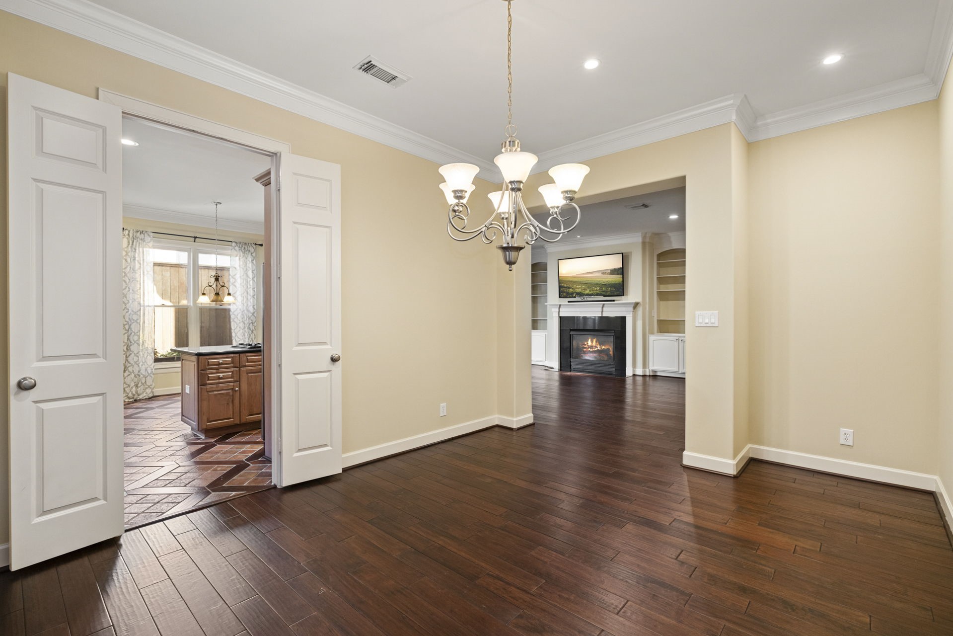 6310 Hermann Lake Drive Houston, TX 77021 - Photo 10 of 39 Formal dining room.