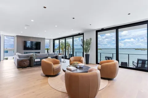 $6,700,000 | 445 129th Avenue East, Madeira Beach, FL 33708