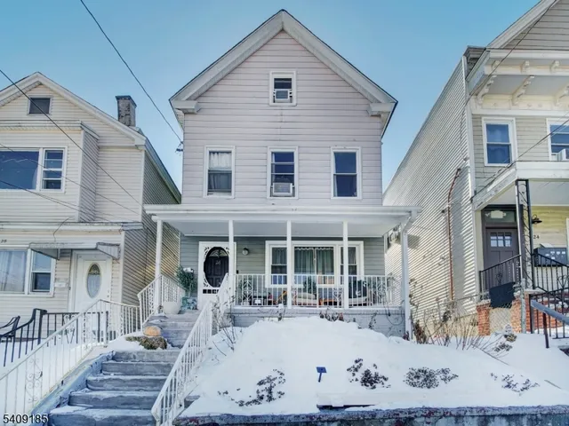 a view of a dinning table and chairs in the patio