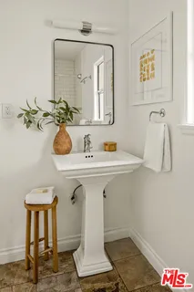 $1,885,000 | 2477 Walnut Avenue, Venice, CA 90291